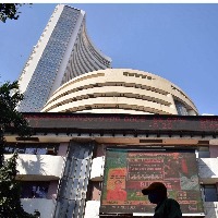 Snapping 5-day losing streak, indices up in opening session