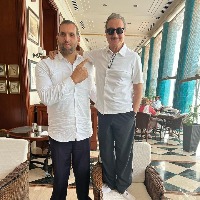 Anupam Kher meets The Great Khali, tickles funny bone with pictures