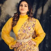 KGF Chapter-2 craze: Raveena shares video of people throwing coins at screen