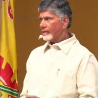 chandrababu visits indrakeeladri