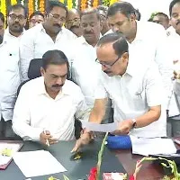 Kakani takes charge as Agri Min