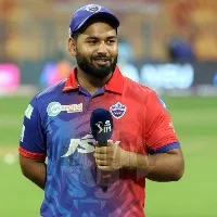 Rishabh Pant's decision to call back batters divides netizens