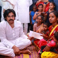 Eluru district: Pawan Kalyan hands over financial aid to kin of deceased tenant farmers