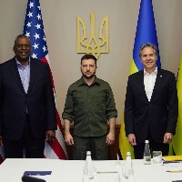 Top US officials meet Zelensky in Kiev