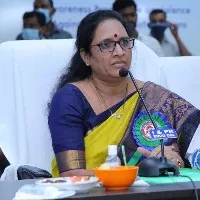 Vasireddy Padma warns Bonda Uma