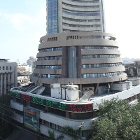 Indices break two day losing streak, Sensex up 700 pts