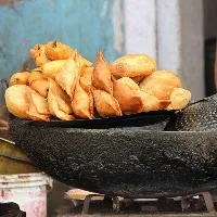Saudi restaurant makes Samosas for thirty years in toilets and washrooms