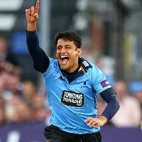 When Sharukh Khan offers contract to a Pakistan cricketer