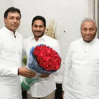 mekapati rajamohan reddy meets ys jagan with his som vikram reddy
