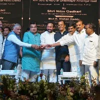 ruckus in gadkari meeting