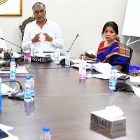 వైద్యారోగ్యంపై ఆర్థిక, అరోగ్య శాఖ మంత్రి హరీశ్ రావు జిల్లా కలెక్టర్లతో వీడియో కాన్ఫరెన్స్