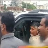 Vizag police halts Chandrababu convoy at Yendada junction while he was heading to Rushijonda resorts