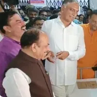 Harish Rao make fun with BJP MLA Raja Singh in Koti ENT Hospital