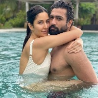 Turning up the heat: Katrina, Vicky enjoy pool time