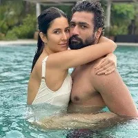 Turning up the heat: Katrina, Vicky enjoy pool time