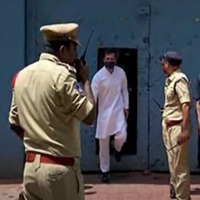 Hyd: Rahul Gandhi meets NSUI leaders lodged in jail