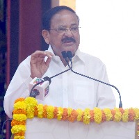 V-P calls for renewed thrust to implementing reforms in police