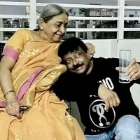 RGV Photo Brings Netizens In Shock