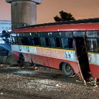 25 injured as bus hits metro pillar in B'luru