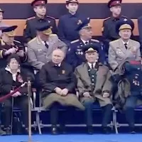 Putin spotted with a blanket on his legs in Victory Day celebrations