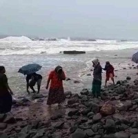 'Asani' weakens into cyclonic storm, advances towards Andhra coast