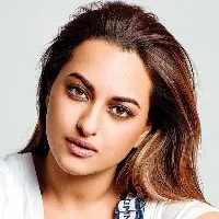 Sonakshi Sinha gives clarity on her engagement news