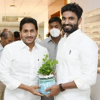 margani bharat takes blesses from ys jagan on his birth day