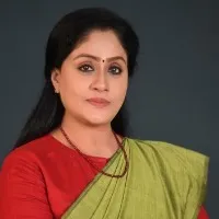 vijayashanthi slams kcr