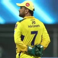 MS Dhoni Gives A Special Gift For Mumbai Young Player