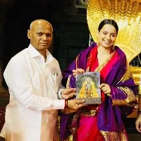 Actress Kangana Ranaut offers prayers at Tirumala for success of Dhaakad