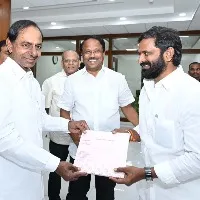 telengana minister srinivas goud invites cmkrc for his daughters wedding