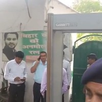 Lalu, daughter Misa raided by CBI in 'land for job' scam