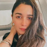 Alia jets off for her Hollywood debut, feels 'like a newcomer all over again'