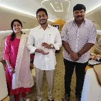 Jagan, too, walking in Chandrababu Naidu's footsteps, Lokesh on AP CM's Davos visit