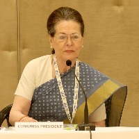 Sonia Gandhi's popularity rating in the red