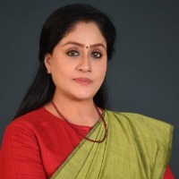 vijayashanthi slams kcr