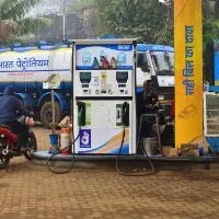 Center cuts excise duty on petrol and diesel