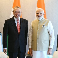 Modi meets industry leaders in Japan, invites them to invest in India