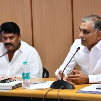 డాక్టర్ ఎంసీఆర్ హెచ్ ఆర్ డీ ఇనిస్టిట్యూట్ లో అధికారులతో మంత్రులు హరీశ్ రావు, తలసాని శ్రీనివాస్ యాదవ్ సమీక్షా సమావేశం 