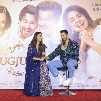 Varun Dhawan, Kiara Advani enthrall fans in Delhi with 'The Punjaabban' song-Watch video