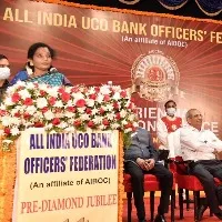 Governor lauds the services of the banking staff