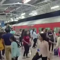 Passengers Break Into Garba As Train Arrives Early