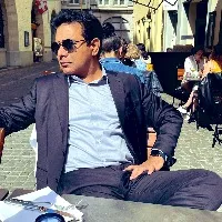 KTR haves lunch at a roadside restaurant in Zurich