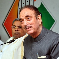 Cong reaches out to Azad, but tension simmering
