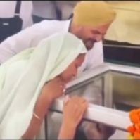 Sidhu Moosewala's parents hug son's coffin in tearful goodbye