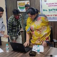 గిరిజన విద్యార్ధులు ఉన్నత శిఖరాలు చేరుకోవాలి: మంత్రి సత్యవతి రాథోడ్