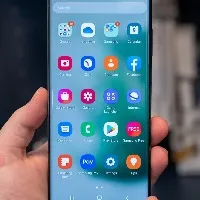 Samsung dominates the premium ultra premium smartphone segment