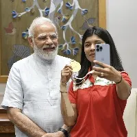 Prime Minister Narendra Modi meets the women boxers Nikhat Zareen and Manisha Moun and Parveen Hooda