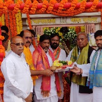 Congress leaders pray at Charminar temple amid row