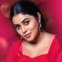 In Dhee show we have to give hugs says Poorna